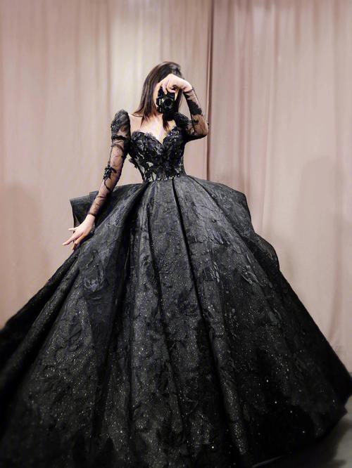 黑色婚纱代表什么的相关图片